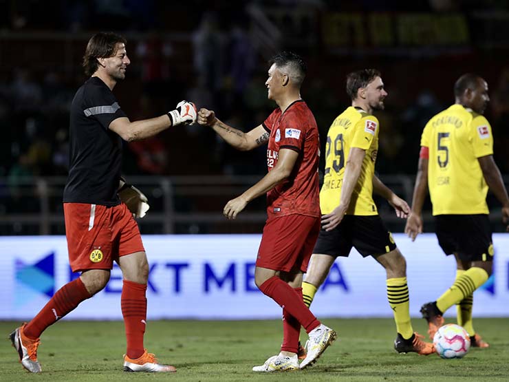 Video bóng đá huyền thoại Dortmund - Việt Nam All Stars: Mãn nhãn tiệc 5 bàn