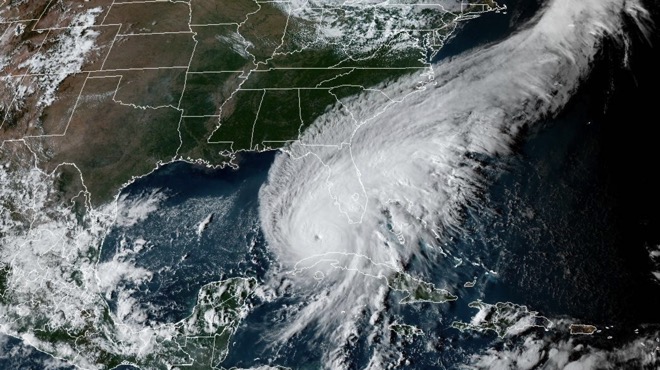 Video bão Ian sức gió 195 km/giờ sắp đổ bộ vào Mỹ nhìn từ vệ tinh - 1