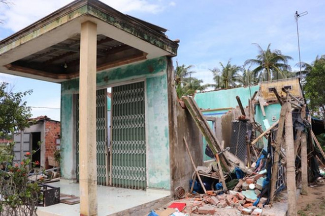 Xót xa gia cảnh người phụ nữ ở Quảng Nam bị sập nhà do bão số 4 - 1