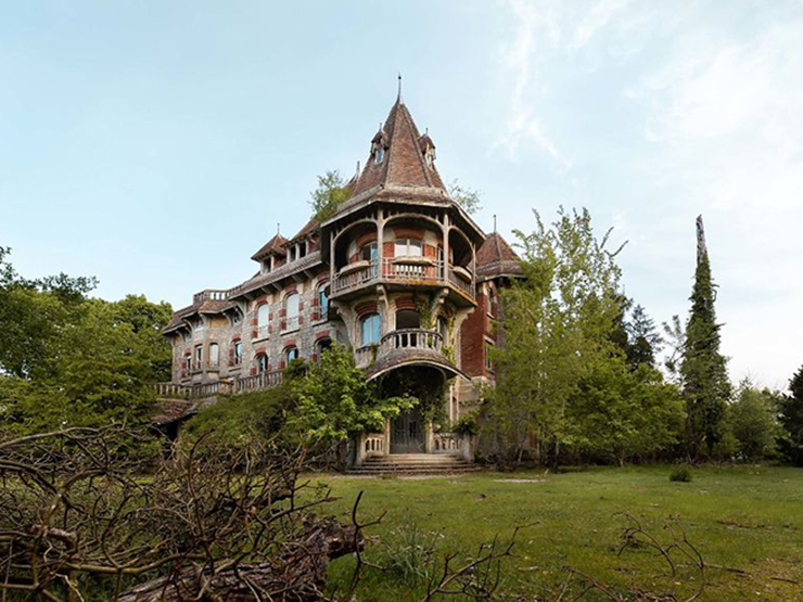 15 lâu đài bỏ hoang đẹp nhất thế giới