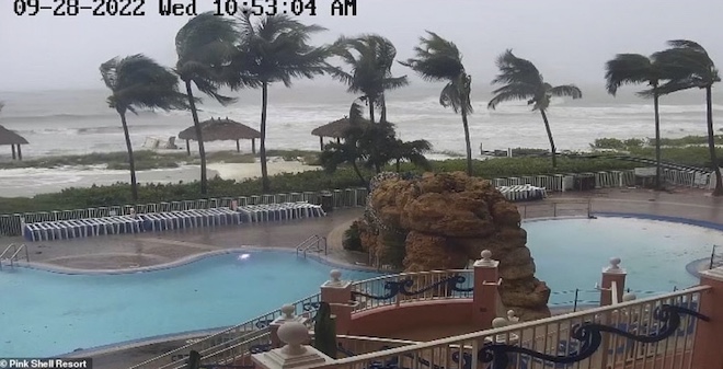 Mỹ: Hình ảnh trước và sau khi siêu bão Ian sức gió mạnh khủng khiếp đổ bộ Florida - 1