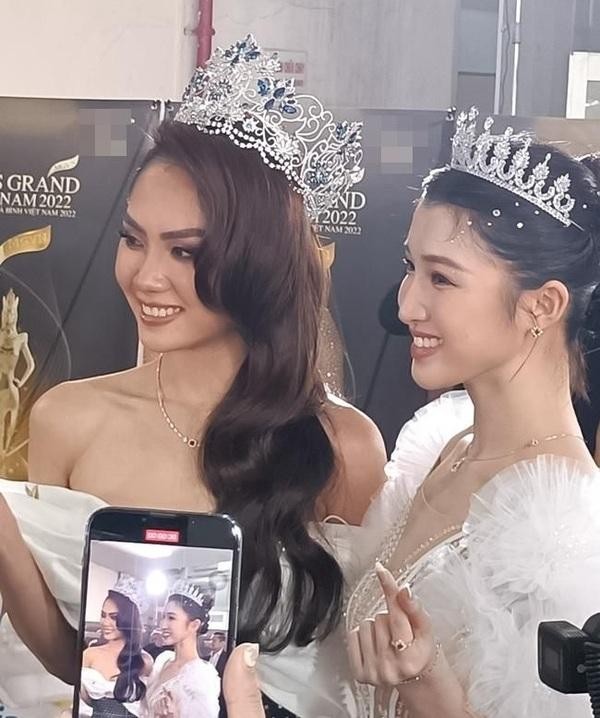 Á hậu Phương Nhi qua ống kính cam thường: Da trắng bật tông, xinh hơn ảnh qua chỉnh sửa - 4