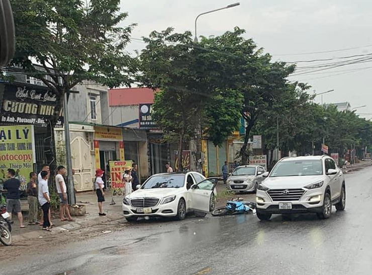 Tài xế xe máy tông gãy cửa Mercedes-Benz S400, nguyên nhân vụ việc gây tranh cãi - 4