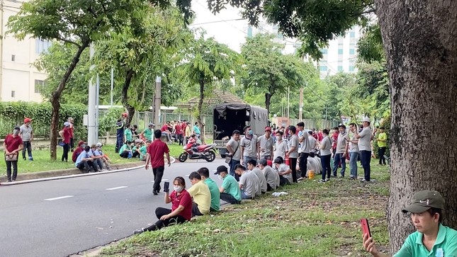 Cháy lớn trong khu chế xuất Linh Trung 2, hàng trăm công nhân sơ tán khẩn - 2