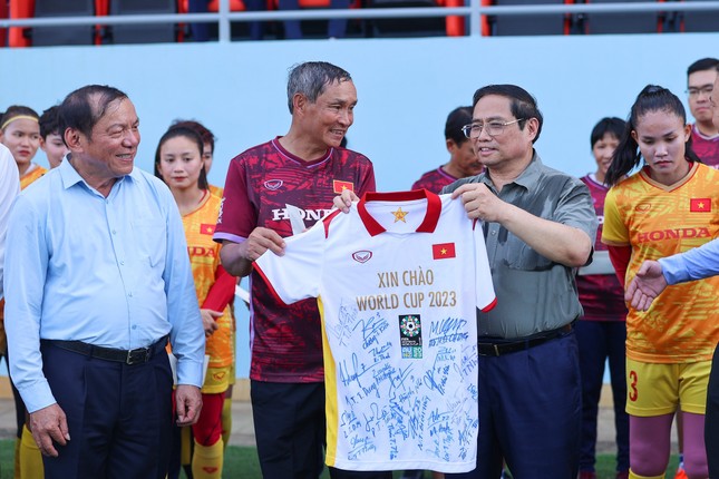 Thủ tướng Phạm Minh Chính: &#34;Tới World Cup, những cô gái kim cương hãy phát huy phẩm chất người Việt&#34; - 1