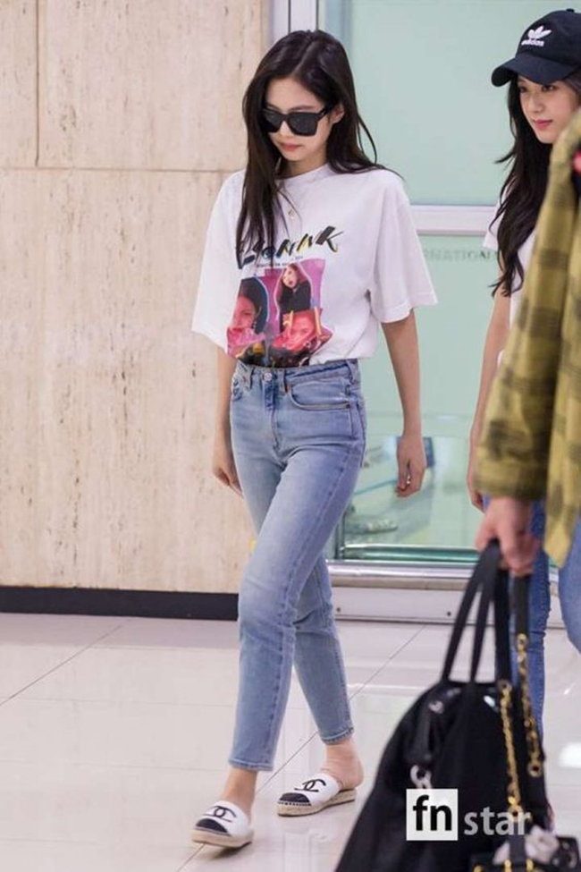 Học Jennie (Blackpink) cách lên đồ sành điệu với quần jeans - 5