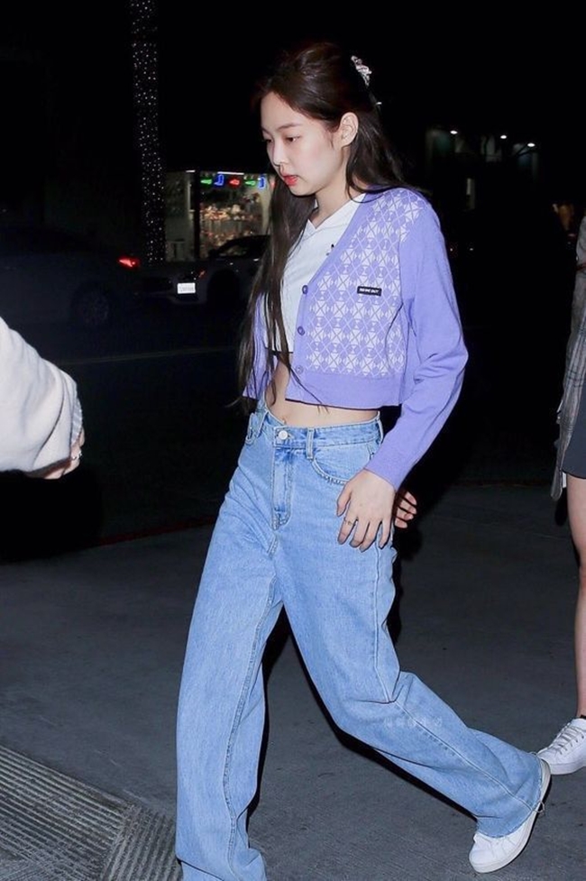 Học Jennie (Blackpink) cách lên đồ sành điệu với quần jeans - 6