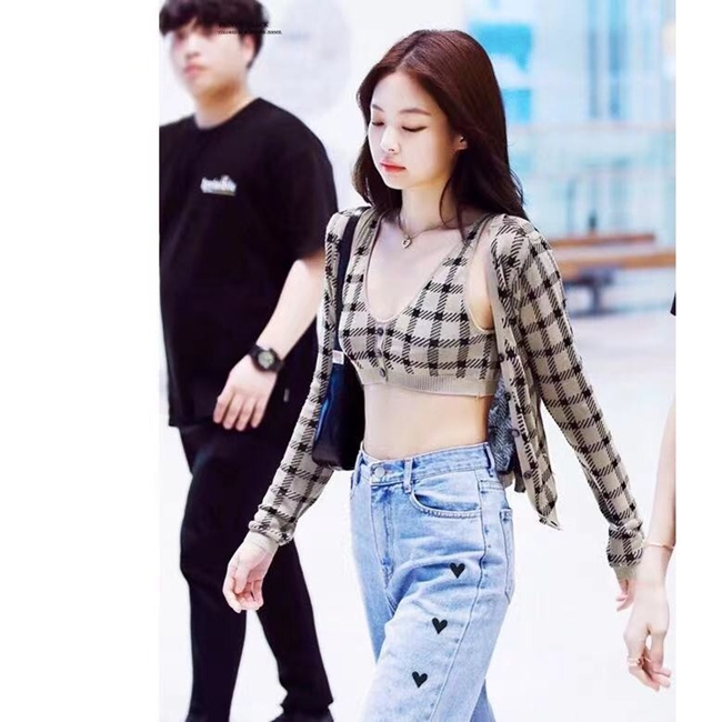 Học Jennie (Blackpink) cách lên đồ sành điệu với quần jeans - 7