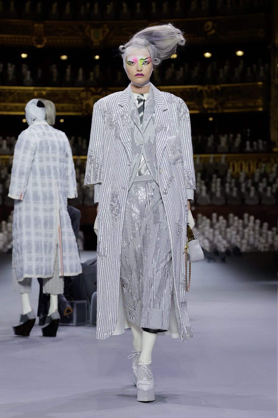 Haute Couture FW23 của Thom Browne mang đến sân khấu một bảng màu xám - 5