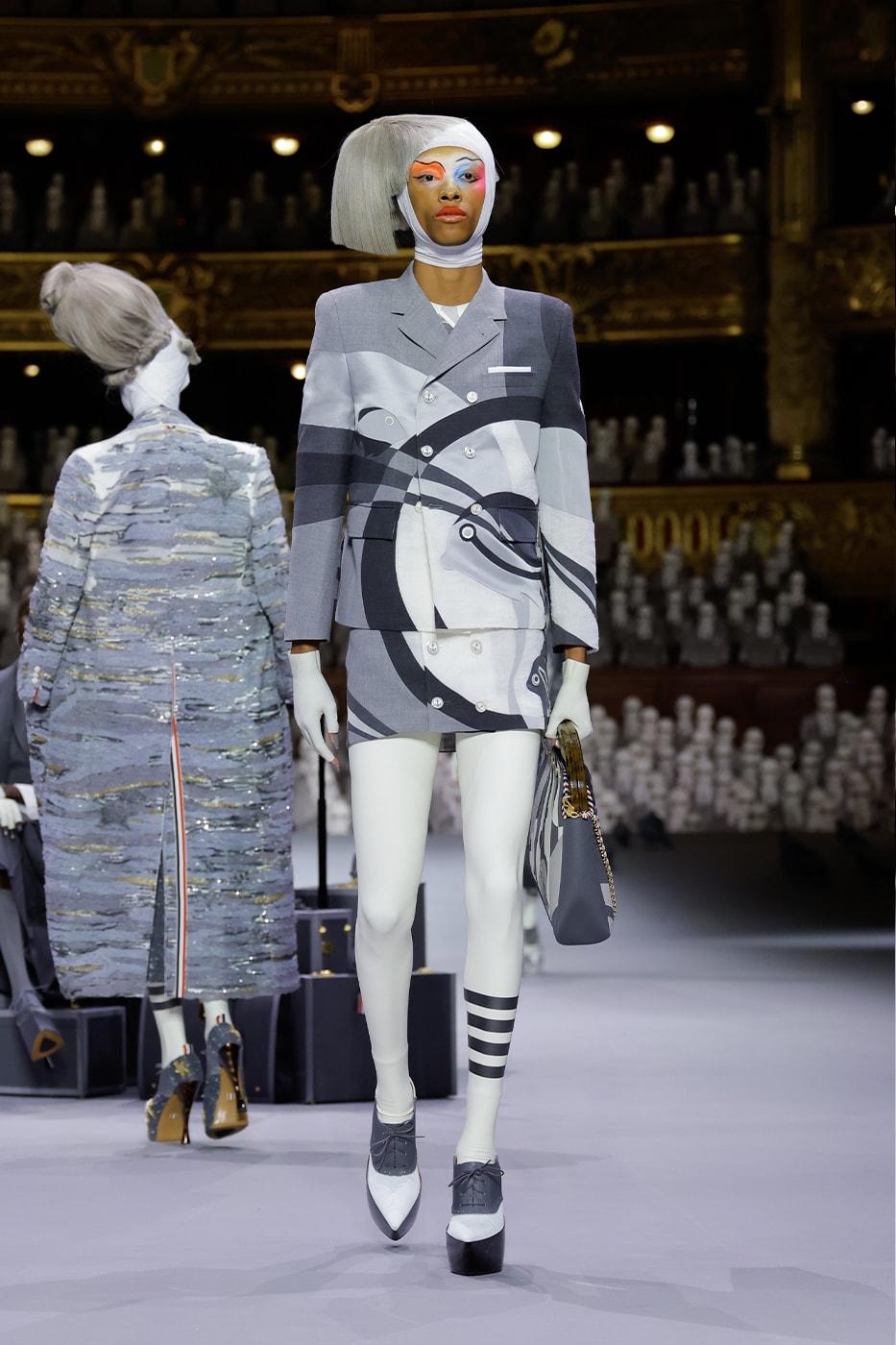 Haute Couture FW23 của Thom Browne mang đến sân khấu một bảng màu xám - 13