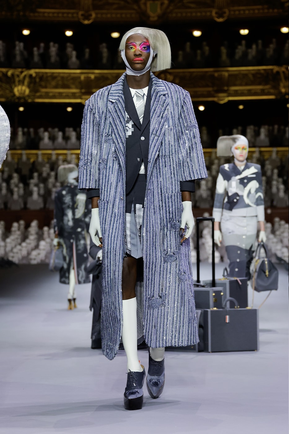 Haute Couture FW23 của Thom Browne mang đến sân khấu một bảng màu xám - 10