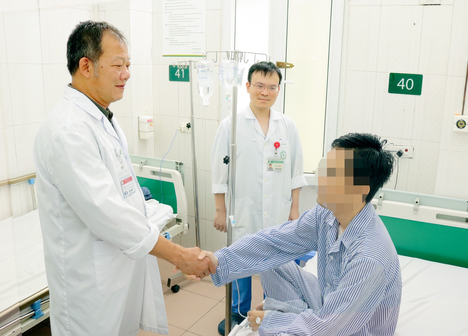Nam thanh niên bị “vỡ tim” sau giấc ngủ đêm được cứu sống ngoạn mục - 1