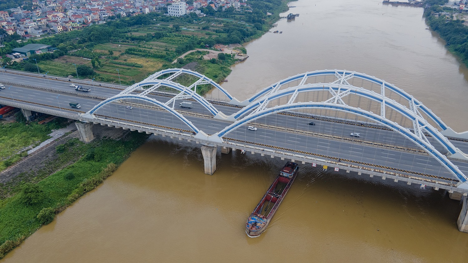 Chiêm ngưỡng cây cầu vòm thép vượt sông rộng nhất Việt Nam - 9