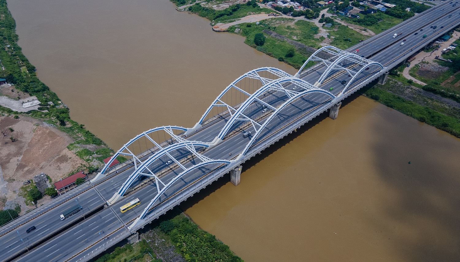 Chiêm ngưỡng cây cầu vòm thép vượt sông rộng nhất Việt Nam - 2