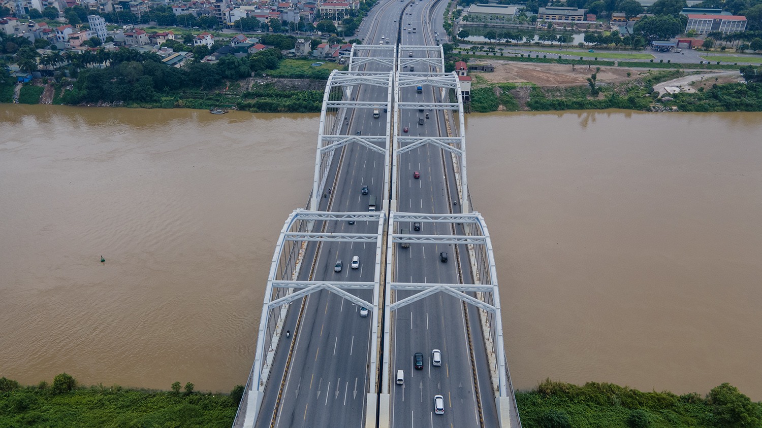 Chiêm ngưỡng cây cầu vòm thép vượt sông rộng nhất Việt Nam - 4