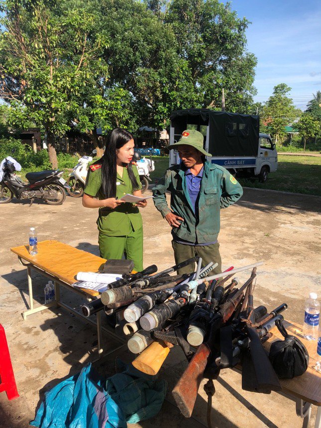 Tin tức 24h qua: Đổi gạo lấy vũ khí ở Đắk Lắk, thu được hàng trăm khẩu súng - 1