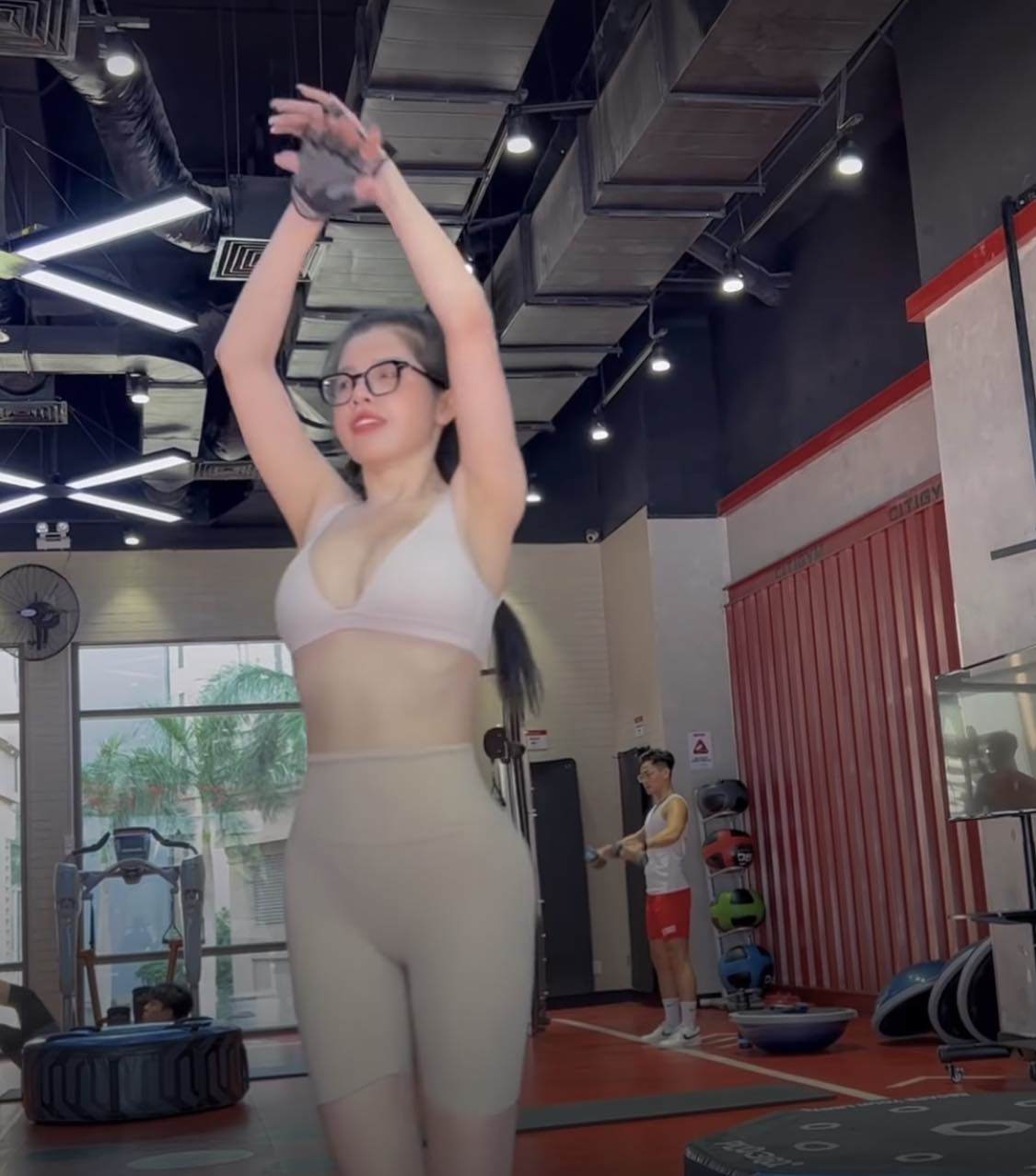 Hot Girl Long An Tiết Lộ Cách Mặc Đồ Màu Da Khi Đi Tập Gym