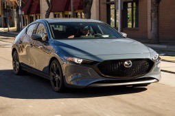 Giá xe Mazda3 niêm yết và lăn bánh tháng 7/2023, giảm 50% phí trước bạ