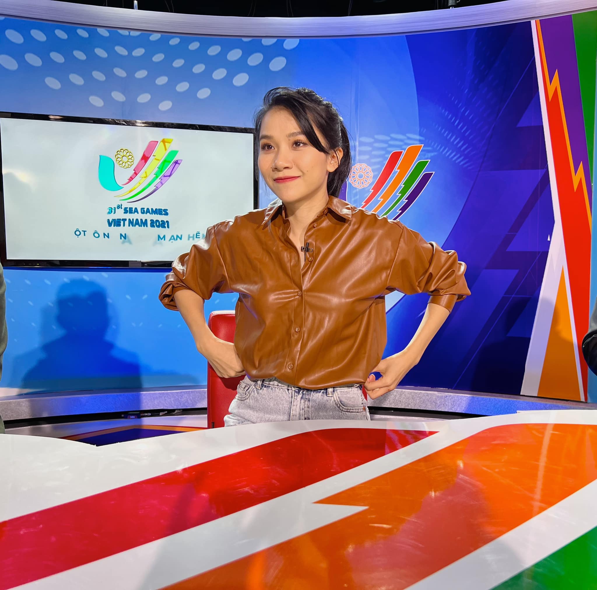 Đời thường khác xa trên sóng truyền hình của nữ MC thể thao hot nhất đài HTV - 1