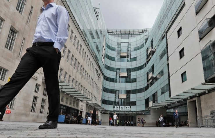 Bê bối ảnh nóng đang nhấn chìm đài BBC - 1