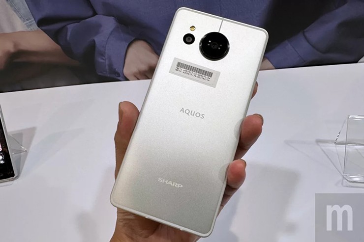 Sharp ra mắt smartphone màn hình cực mượt, giá ngon - 4