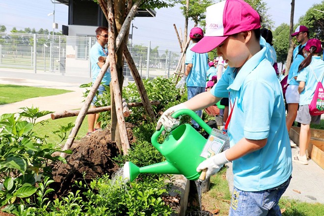 Hơn 300 người dân Bình Dương cùng tham gia lễ trồng cây “Cánh rừng quê hương” - 3