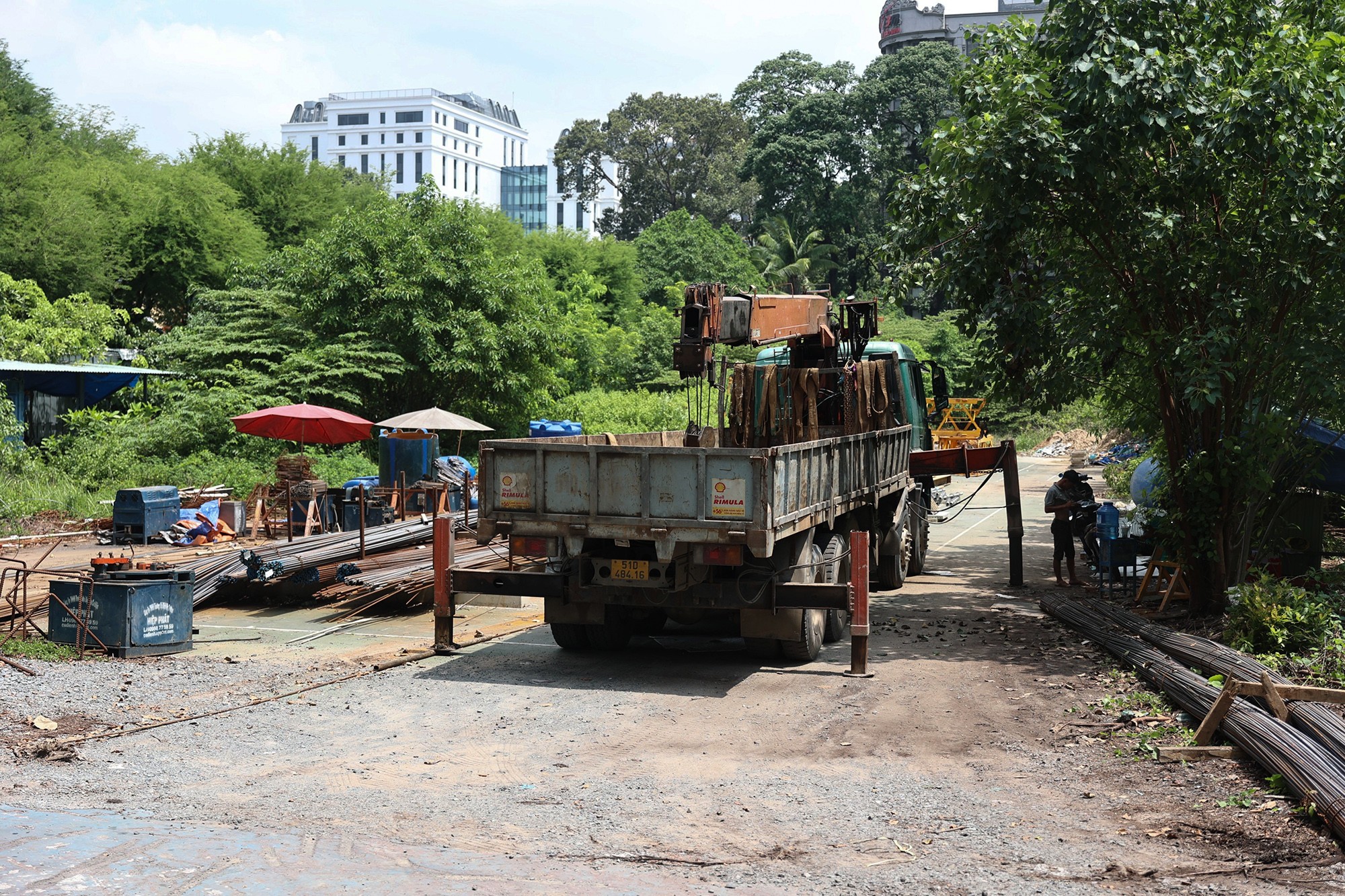 Ảnh: Cây cỏ phủ kín dự án nhà thi đấu nghìn tỷ ở trung tâm TP.HCM - 11