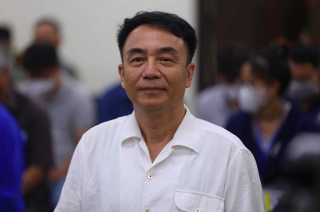 Cựu Phó Cục trưởng Cục Quản lý thị trường Trần Hùng hầu tòa vì nhận hối lộ 300 triệu đồng - 1