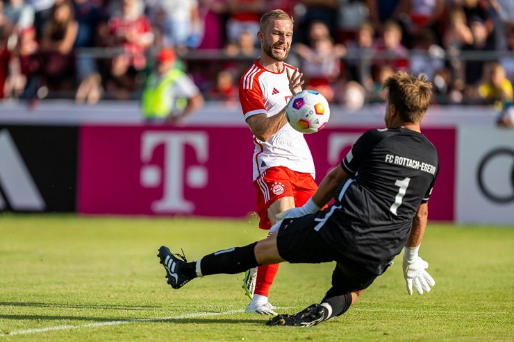 Kinh hoàng Bayern Munich thắng đậm 27-0, cựu sao MU tỏa sáng ghi 5 bàn - 1