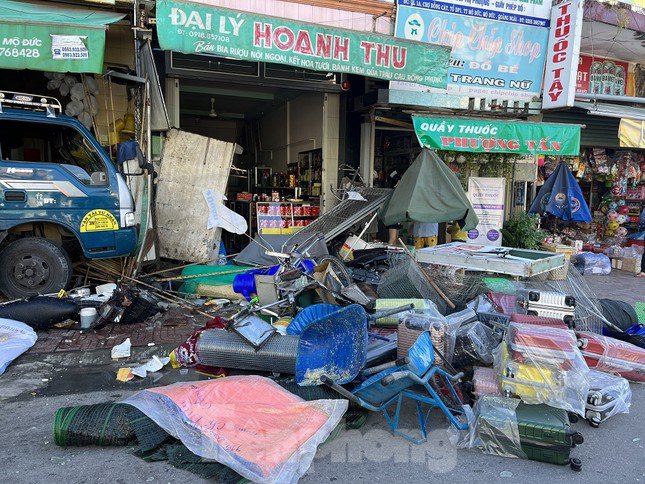 Hàng xóm bàng hoàng kể lại giây phút xe tải lao vào nhà dân làm 2 người tử vong - 3