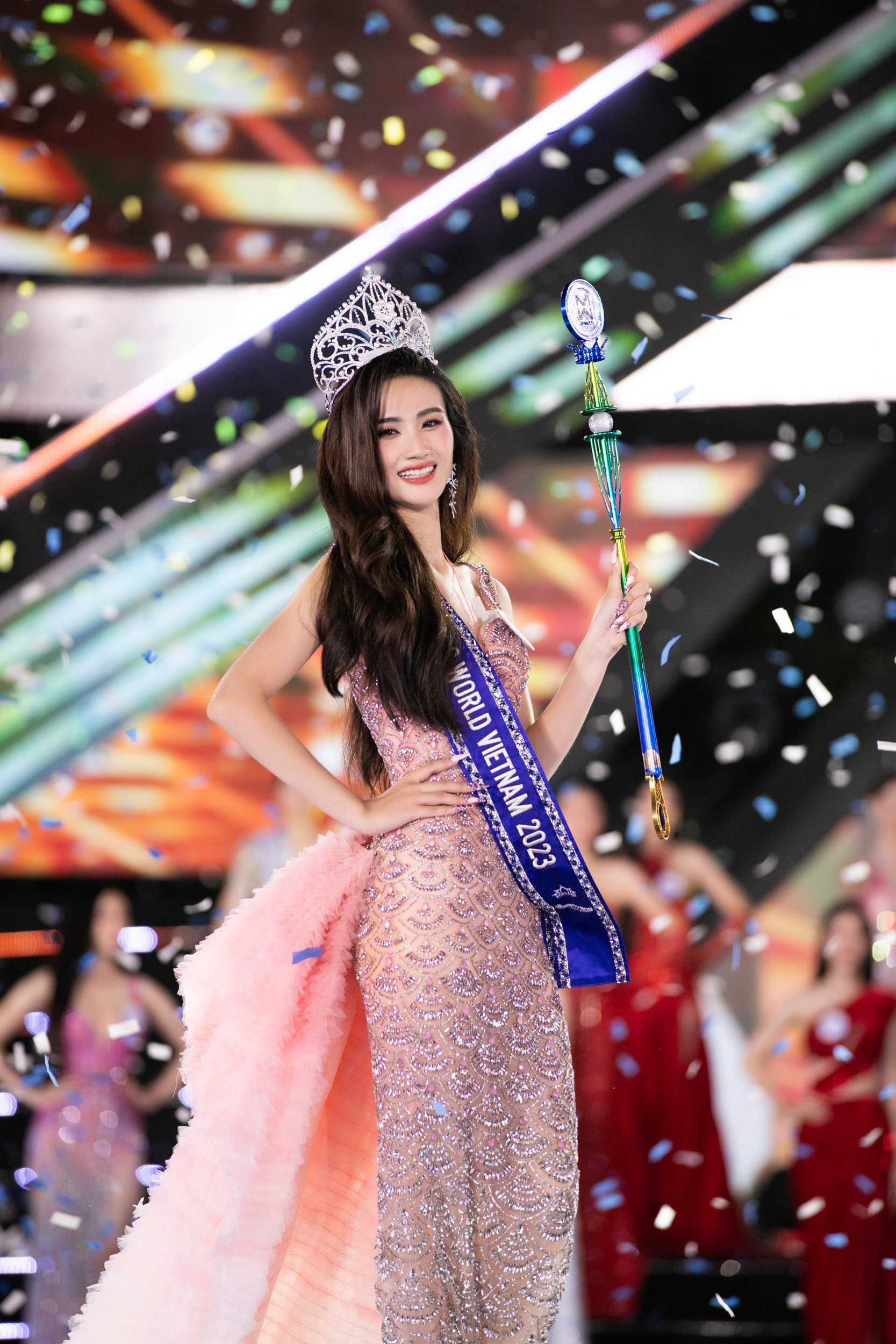 &#34;Thiên thần áo dài&#34; trở thành tân Miss World Vietnam 2023: Body đời thực gần chuẩn vàng - 1