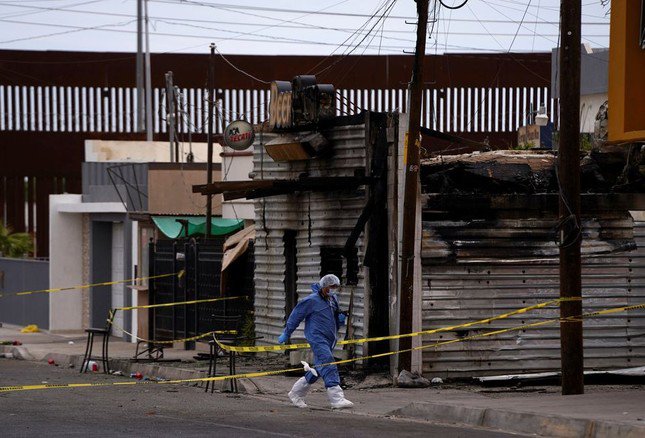 Mexico: Bị đuổi ra khỏi quán bar, nam thanh niên ném bom chai phóng hỏa khiến 11 người chết - 1