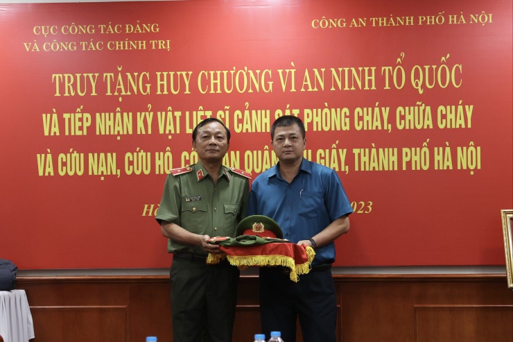 Hà Nội: Tiếp nhận kỷ vật của ba cảnh sát PCCC hy sinh trong khi làm nhiệm vụ - 4