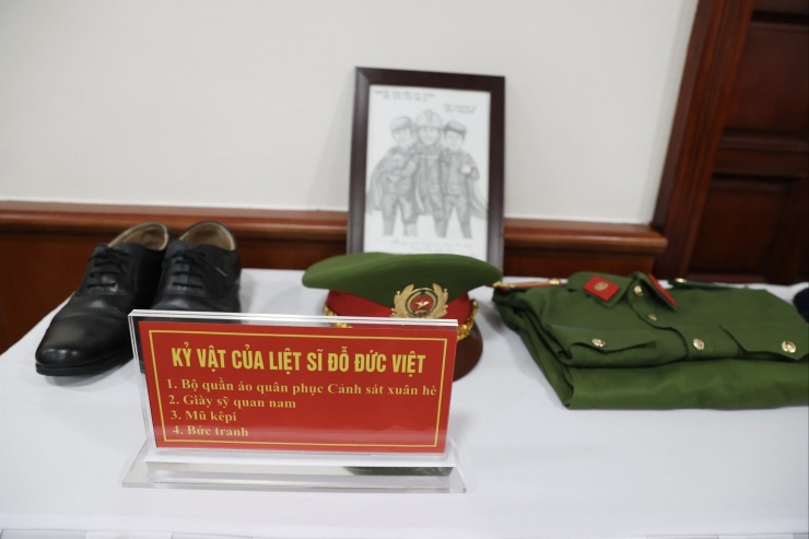 Hà Nội: Tiếp nhận kỷ vật của ba cảnh sát PCCC hy sinh trong khi làm nhiệm vụ - 7