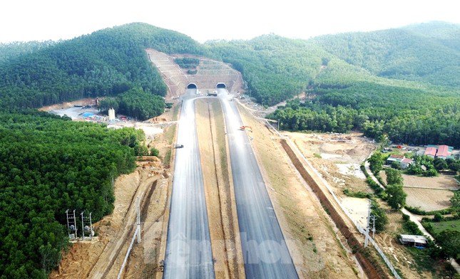 Cận cảnh hầm xuyên núi nối cao tốc Thanh Hóa - Nghệ An - 1