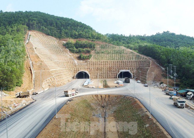Cận cảnh hầm xuyên núi nối cao tốc Thanh Hóa - Nghệ An - 10