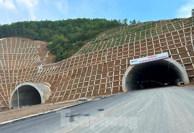 Cận cảnh hầm xuyên núi nối cao tốc Thanh Hóa - Nghệ An - 6