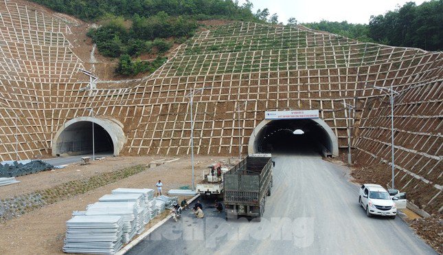 Cận cảnh hầm xuyên núi nối cao tốc Thanh Hóa - Nghệ An - 8