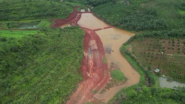 Tỉnh Đắk Nông lên tiếng vụ vỡ hồ nước thiệt hại hơn nửa tỷ đồng - 4