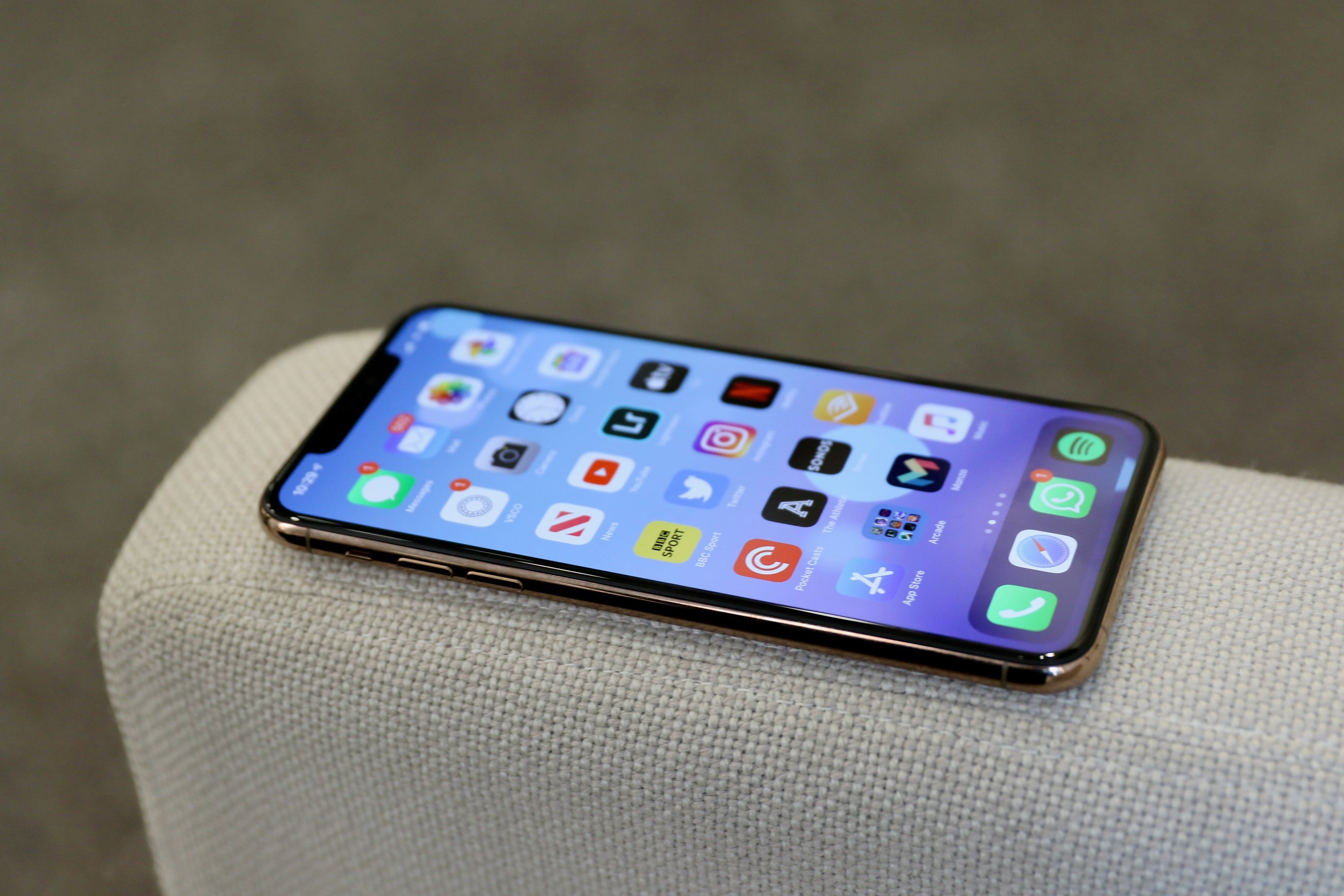 iPhone 11 Pro Max năm 2023: iPhone đáng mua hay đã lỗi thời? - 4