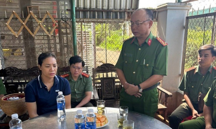 Công an Bình Dương thăm gia đình liệt sĩ hi sinh trong vụ khủng bố ở Đắk Lắk - 2