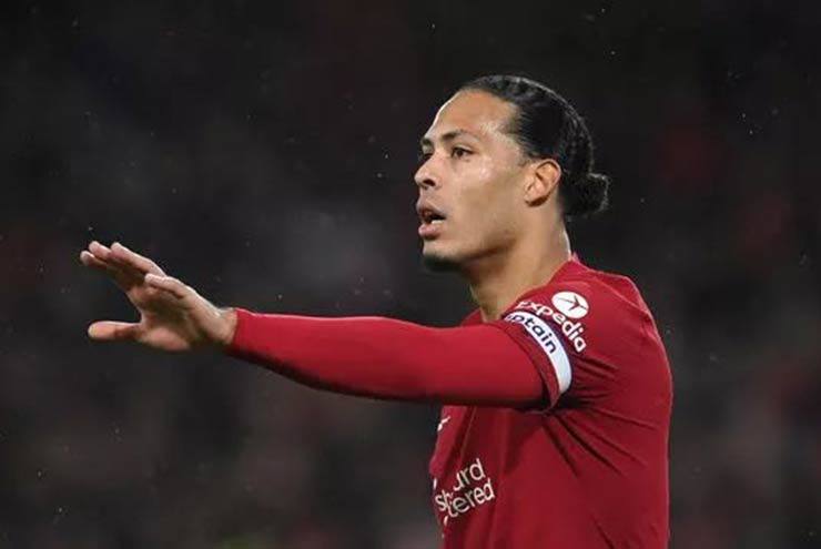 Tin mới nhất bóng đá tối 30/7: Van Dijk muốn băng đội trưởng của Liverpool - 1