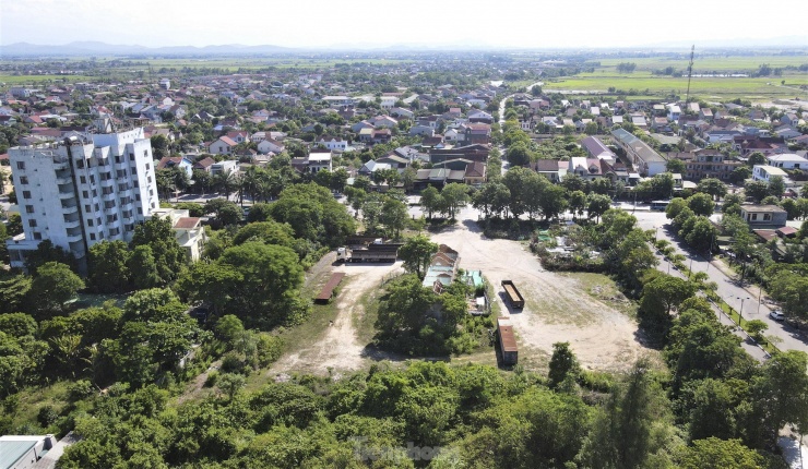 &#39;Đất vàng&#39; giữa trung tâm thành nơi... chăn bò, đổ rác - 6