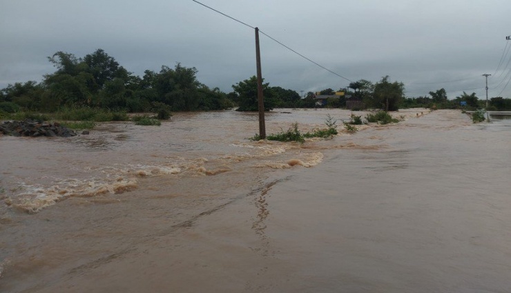 Chùm ảnh: Hàng trăm ngôi nhà ở Đắk Lắk, Đắk Nông bị ngập - 2