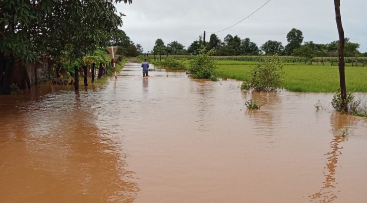 Chùm ảnh: Hàng trăm ngôi nhà ở Đắk Lắk, Đắk Nông bị ngập - 4