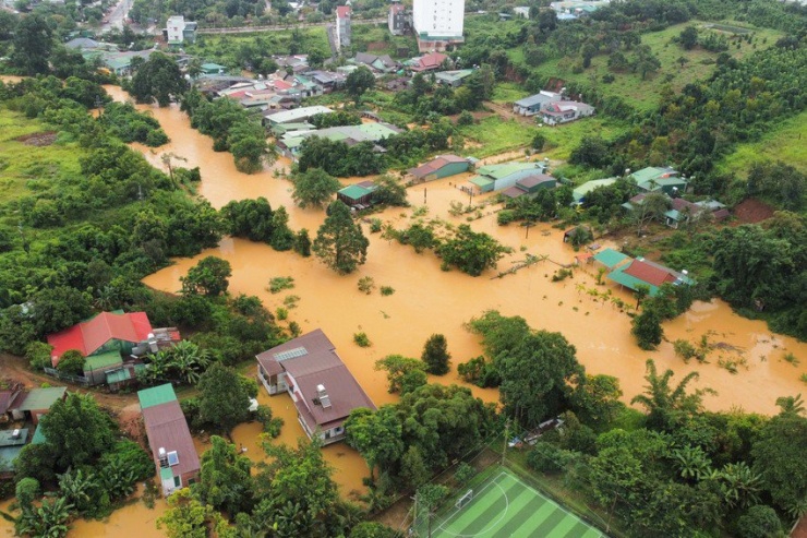 Chùm ảnh: Hàng trăm ngôi nhà ở Đắk Lắk, Đắk Nông bị ngập - 6