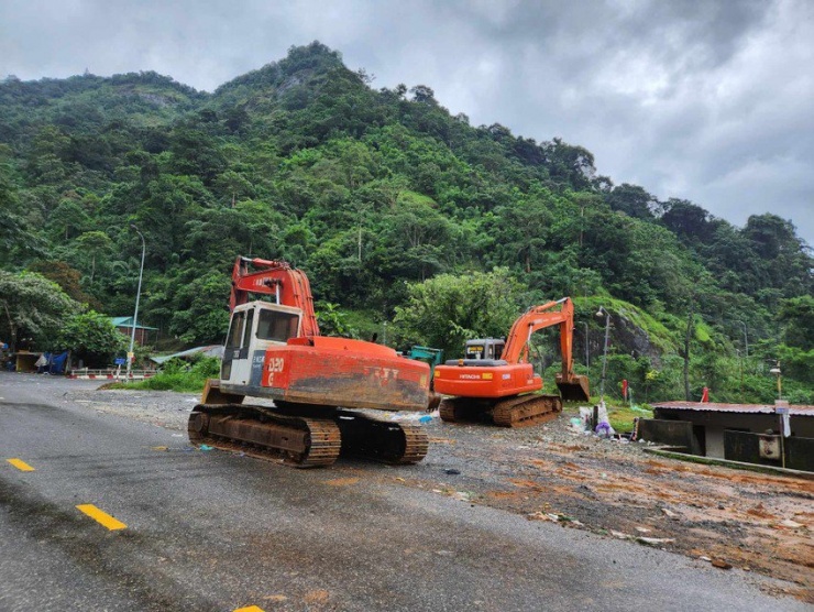 Điểm sạt lở chốt CSGT đèo Bảo Lộc đã dọn xong, chờ thông xe - 8