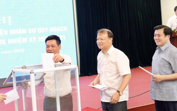Bộ Công Thương lấy phiếu tín nhiệm với Bộ trưởng Nguyễn Hồng Diên và 3 Thứ trưởng - 1