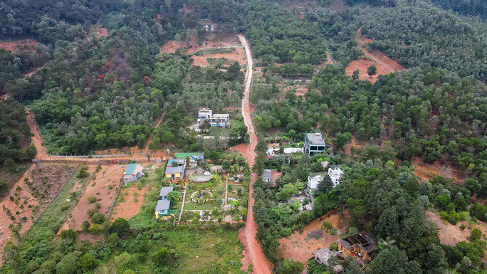 Những resort, homestay &#34;mọc&#34; trên mảng đồi trọc ở khu vực nhiều vi phạm trật tự xây dựng - 5