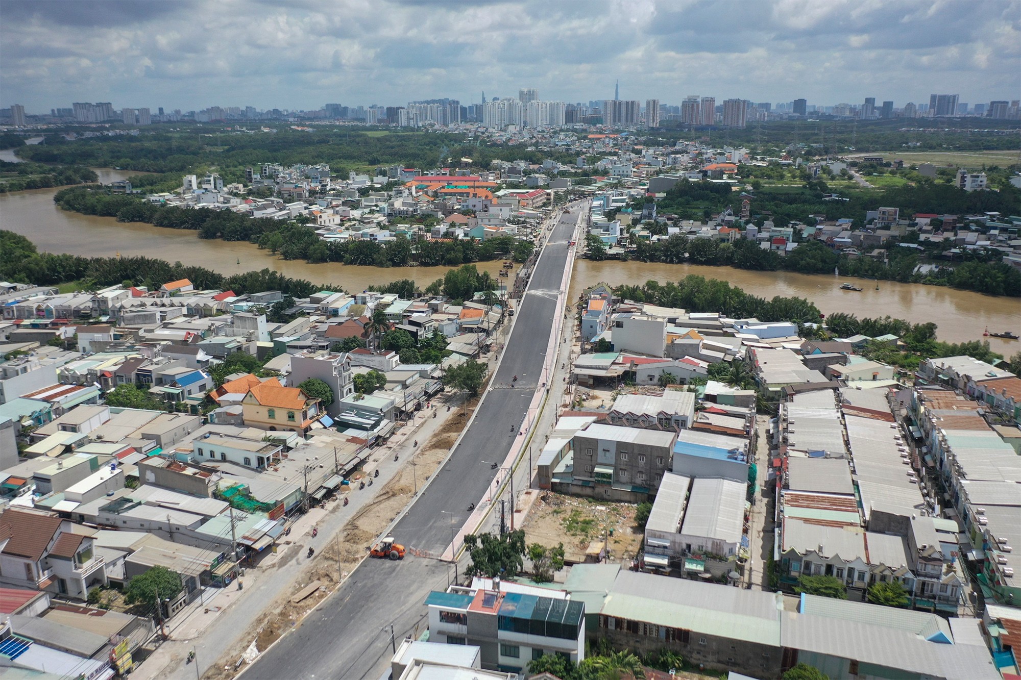 Diện mạo &#34;cây cầu trọng điểm&#34; hàng trăm tỷ ở TP.HCM sắp thông xe - 3